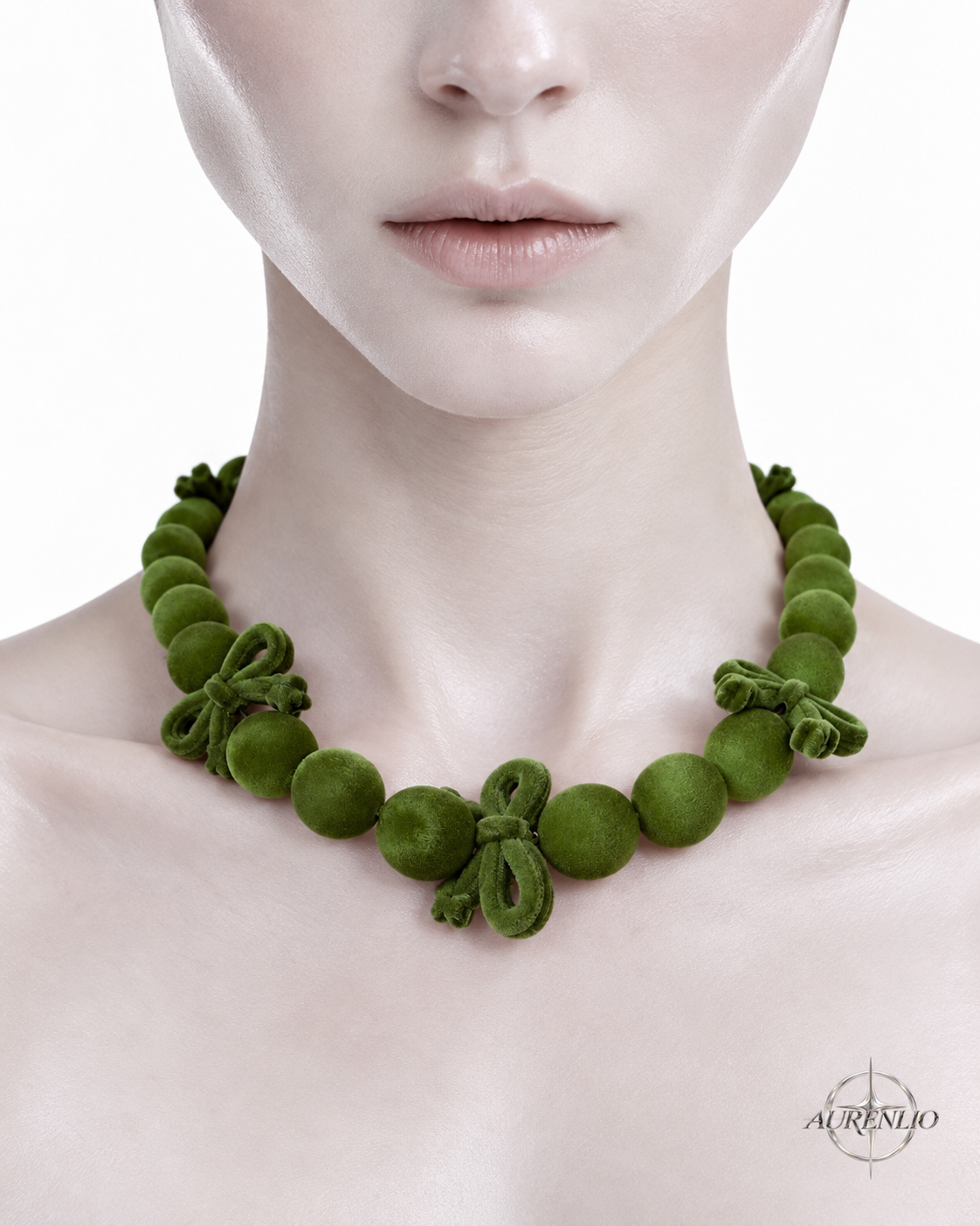 VERDÉ — Velvet-Effect Bead & Bow Necklace