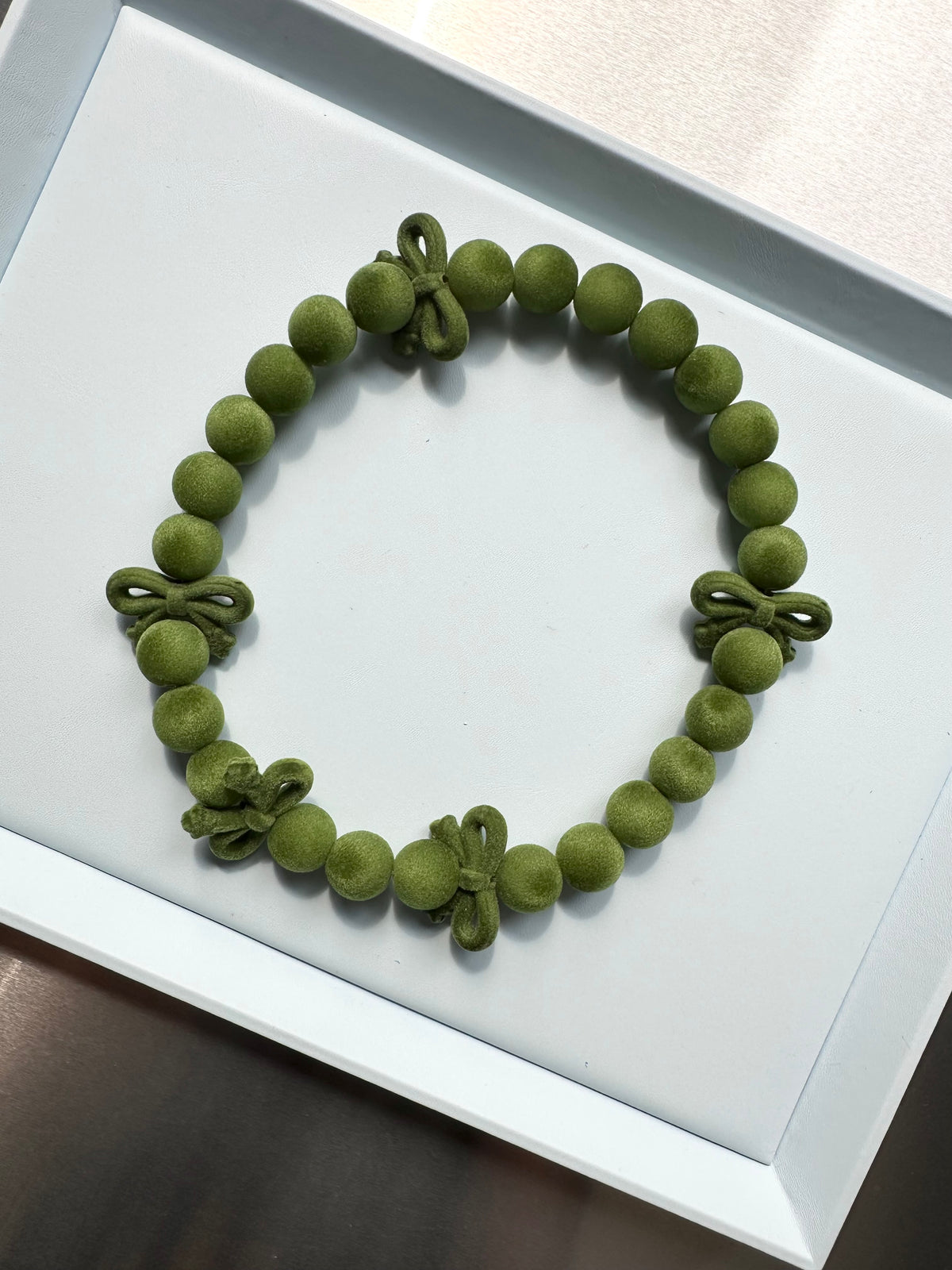 VERDÉ — Velvet-Effect Bead & Bow Necklace